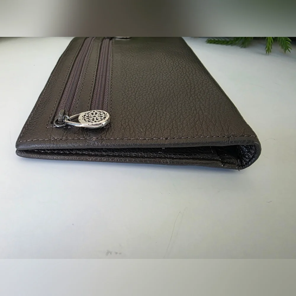 Brighton Ferrara Folio Wallet Pebbled Gray Leather Medallion Accent- Like New - Picture 3 of 13